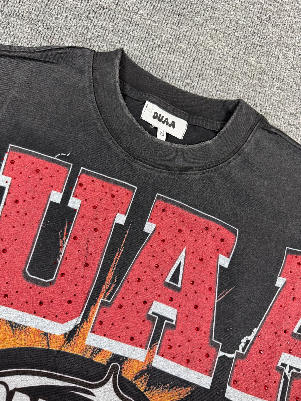 DUAA New Age Lightning Graphic T-Shirt — neck_label
