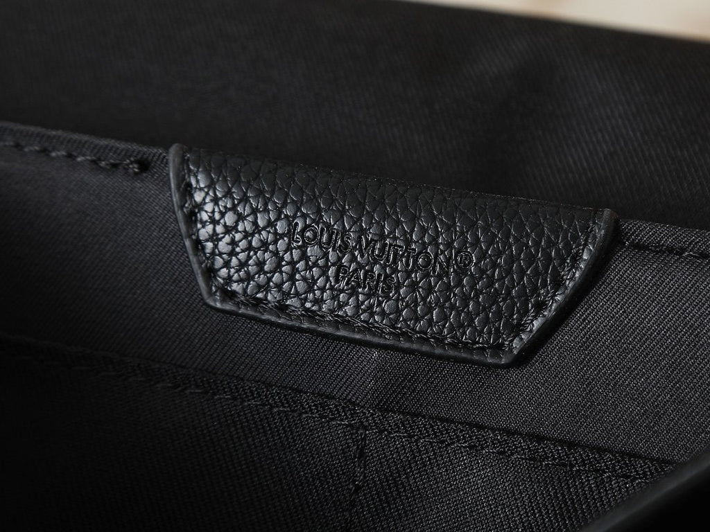 Louis Vuitton Speed Black Leather Messenger Bag — detail