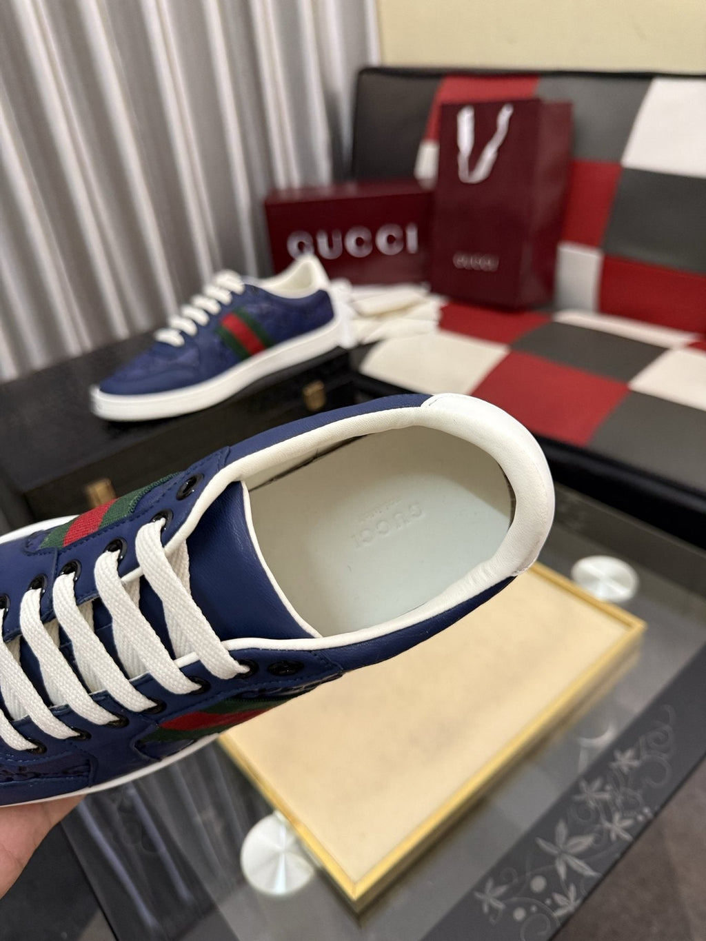 Gucci Navy Stripe Low-Top Sneakers — detail