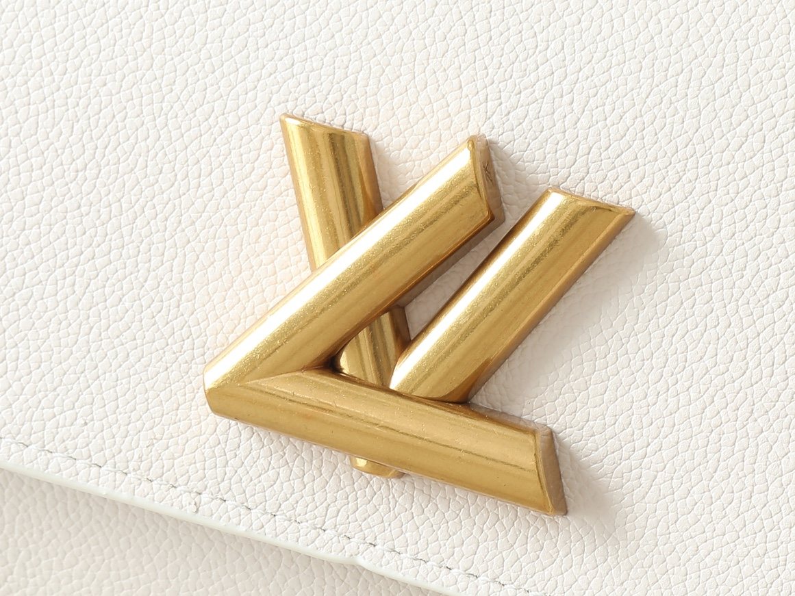 Louis Vuitton Soft Twist White Leather Shoulder Bag — detail