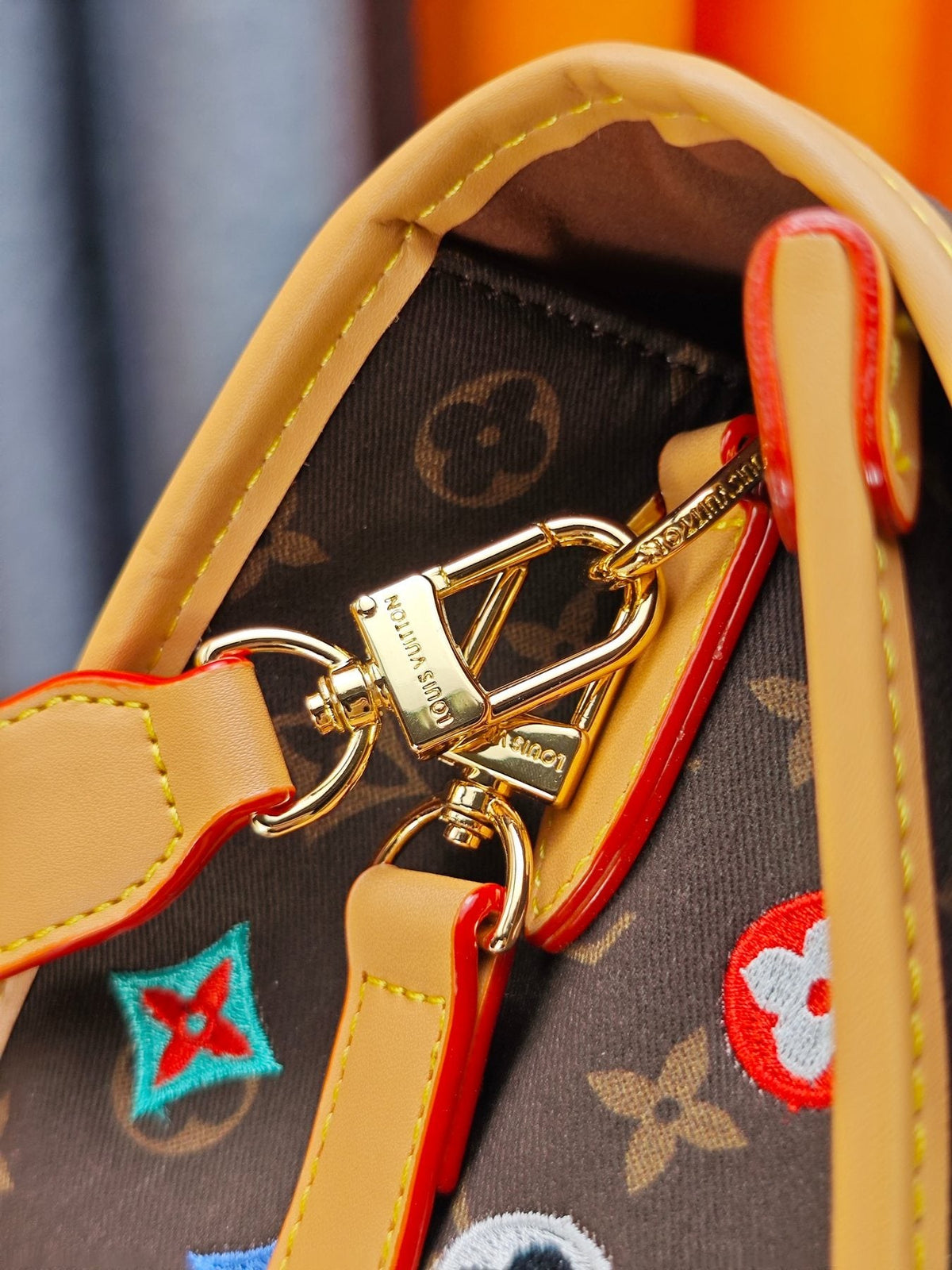 Louis Vuitton Jet Lag Monogram Messenger Bag — detail