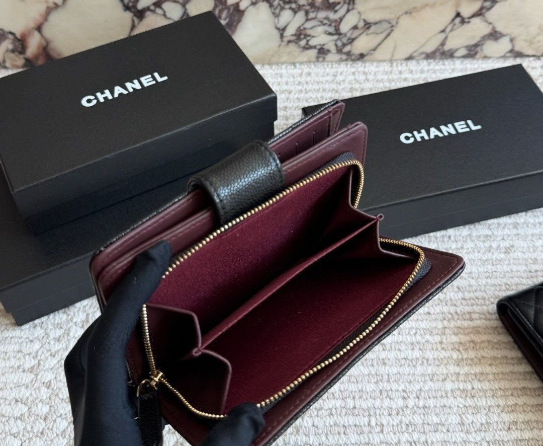 Chanel Diamond-Quilted Tab Wallet — detail