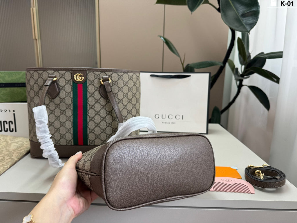 Gucci Patterned Tote with Green-Red Stripe — detail