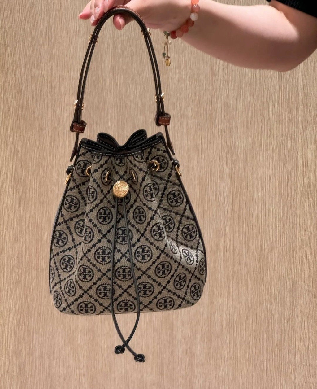 Tory Burch T Monogram Scalloped Bucket Bag — model