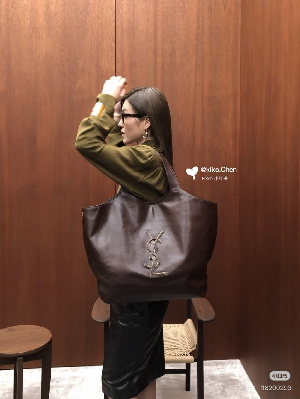 Saint Laurent ICARE Smooth Leather Tote Bag — model