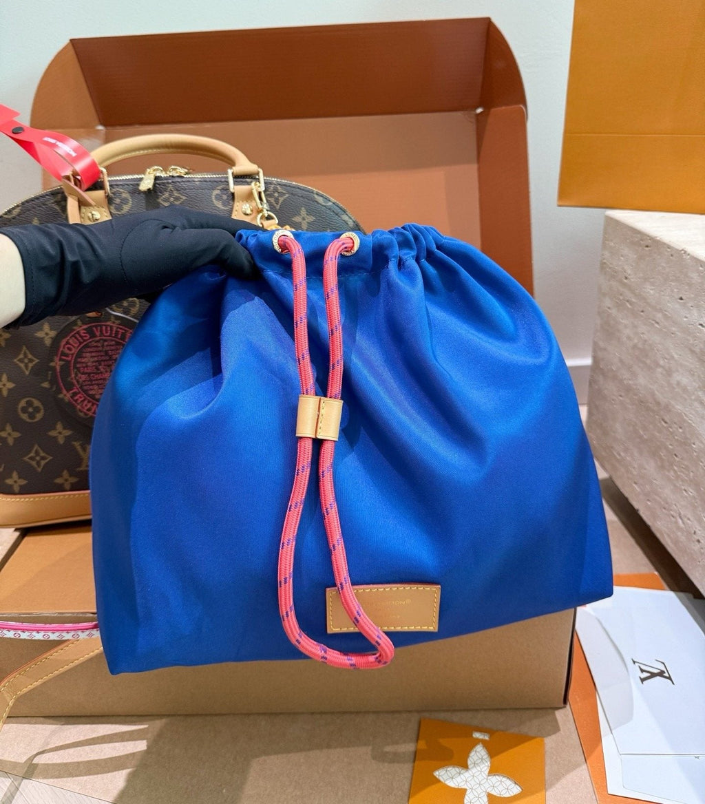 Louis Vuitton Alma Monogram Handbag with Pink Strap — detail