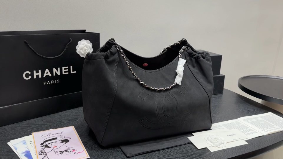 Chanel Coco Beach Chain-Handle Tote — hero