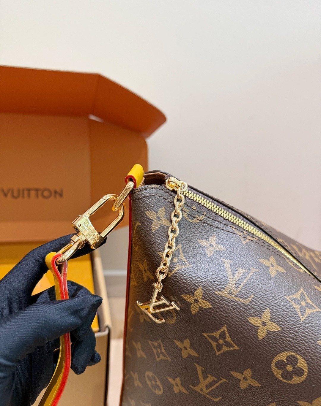 Louis Vuitton Vagabond Monogram Hobo Shoulder Bag — detail