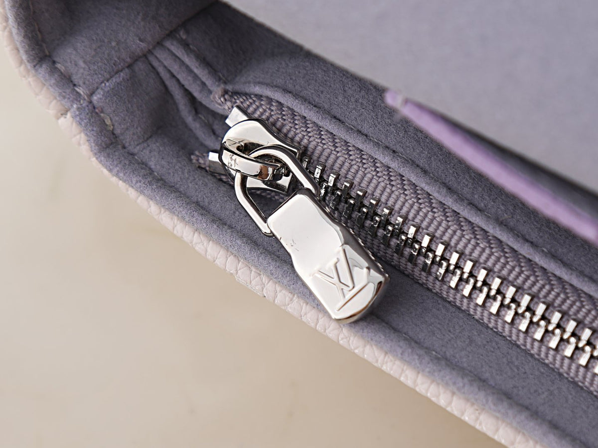 Louis Vuitton Ivy Wallet on Chain in Pastel Monogram — detail