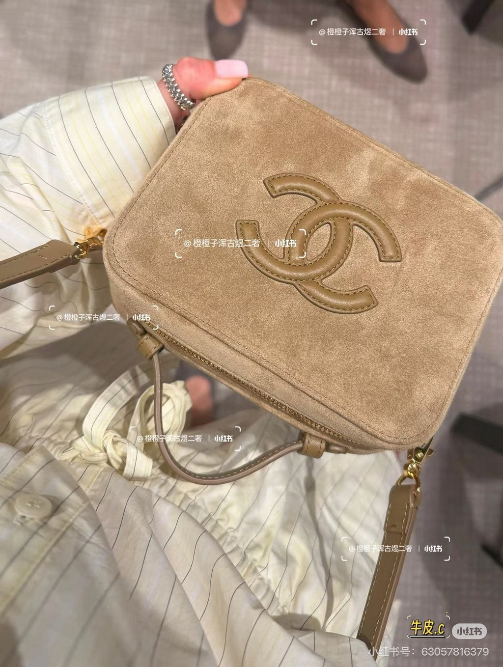 Chanel Rounded Top Handle Camera Bag — detail