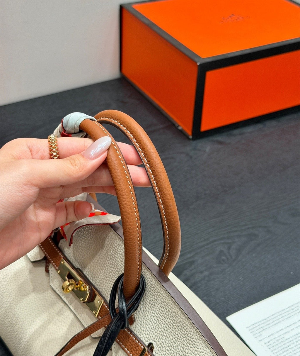 Hermès Shoulder Birkin Cream and Brown Handbag — detail