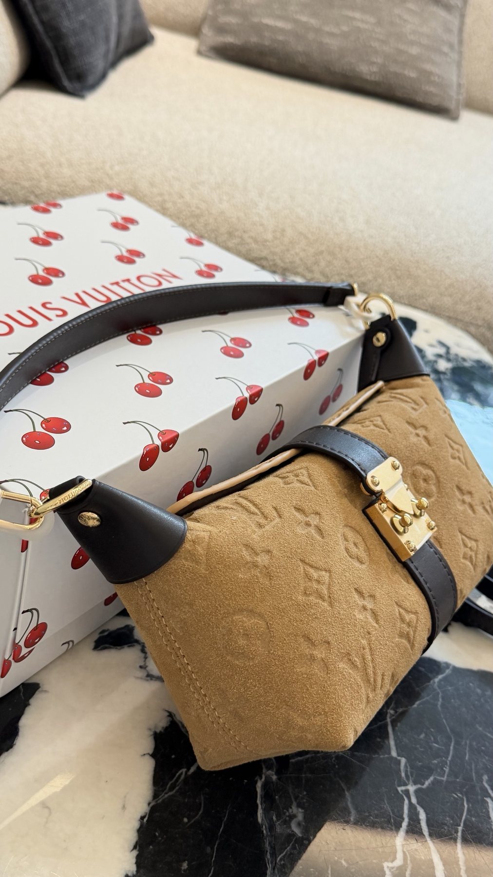 Louis Vuitton Mia Tan Shoulder Bag — side