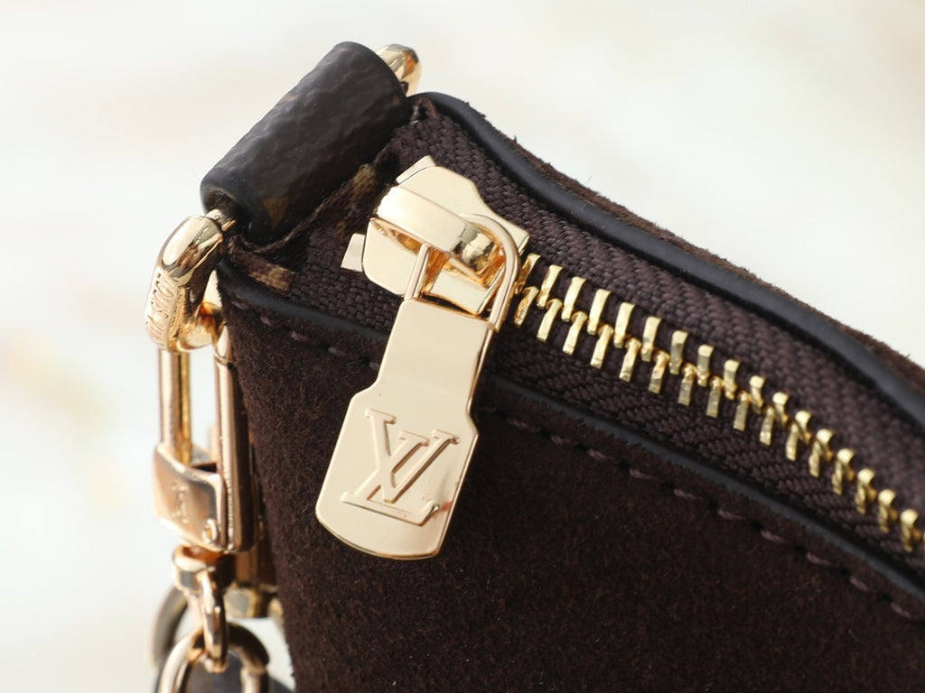 Louis Vuitton Multipass Shoulder Bag — detail