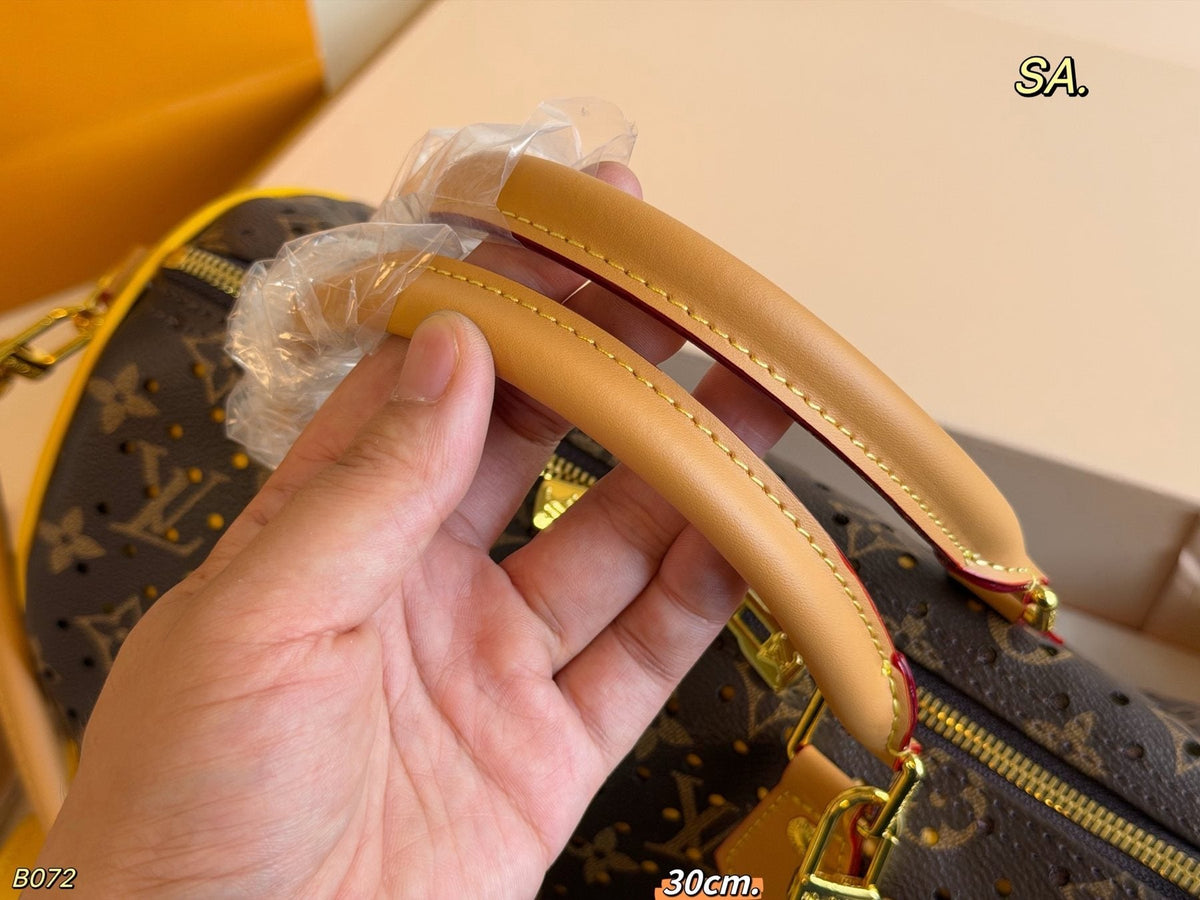 Louis Vuitton Speedy Monogram Boston Bag — detail