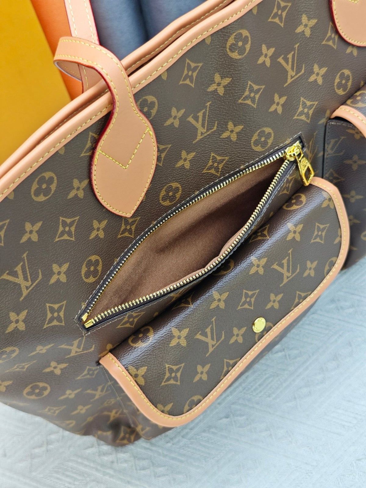 Louis Vuitton Nevereverfull Cargo Monogram Tote — detail