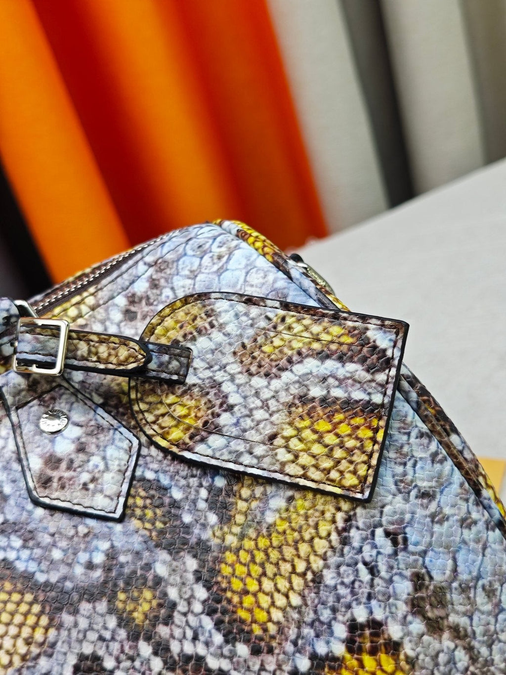 Louis Vuitton Speedy Bandoulière Animal-Print Satchel — detail