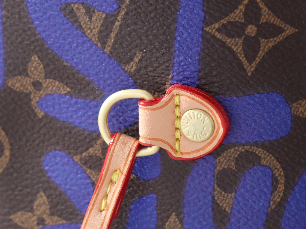 Louis Vuitton Neverfull Monogram Tote — detail