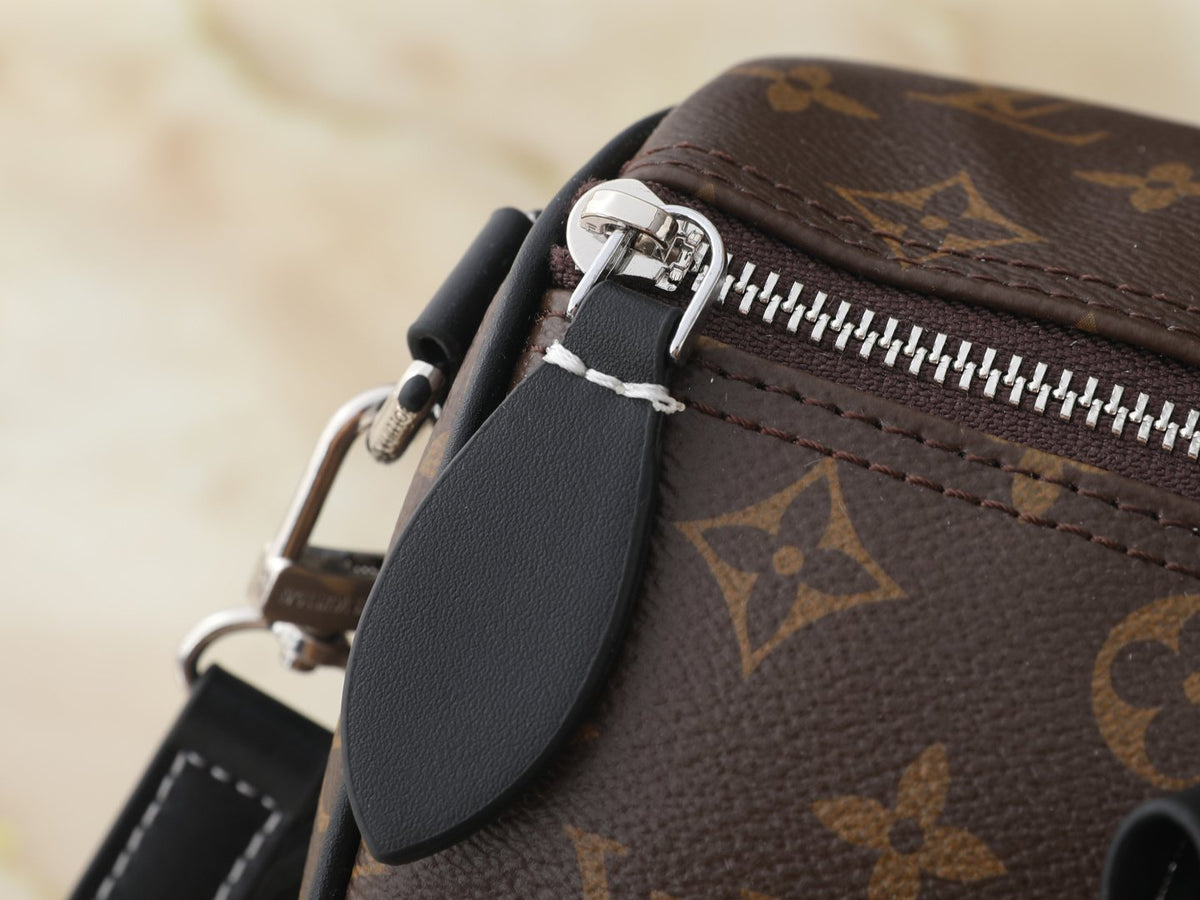 Louis Vuitton Speedy Bandoulière Monogram Pocket Bag — detail