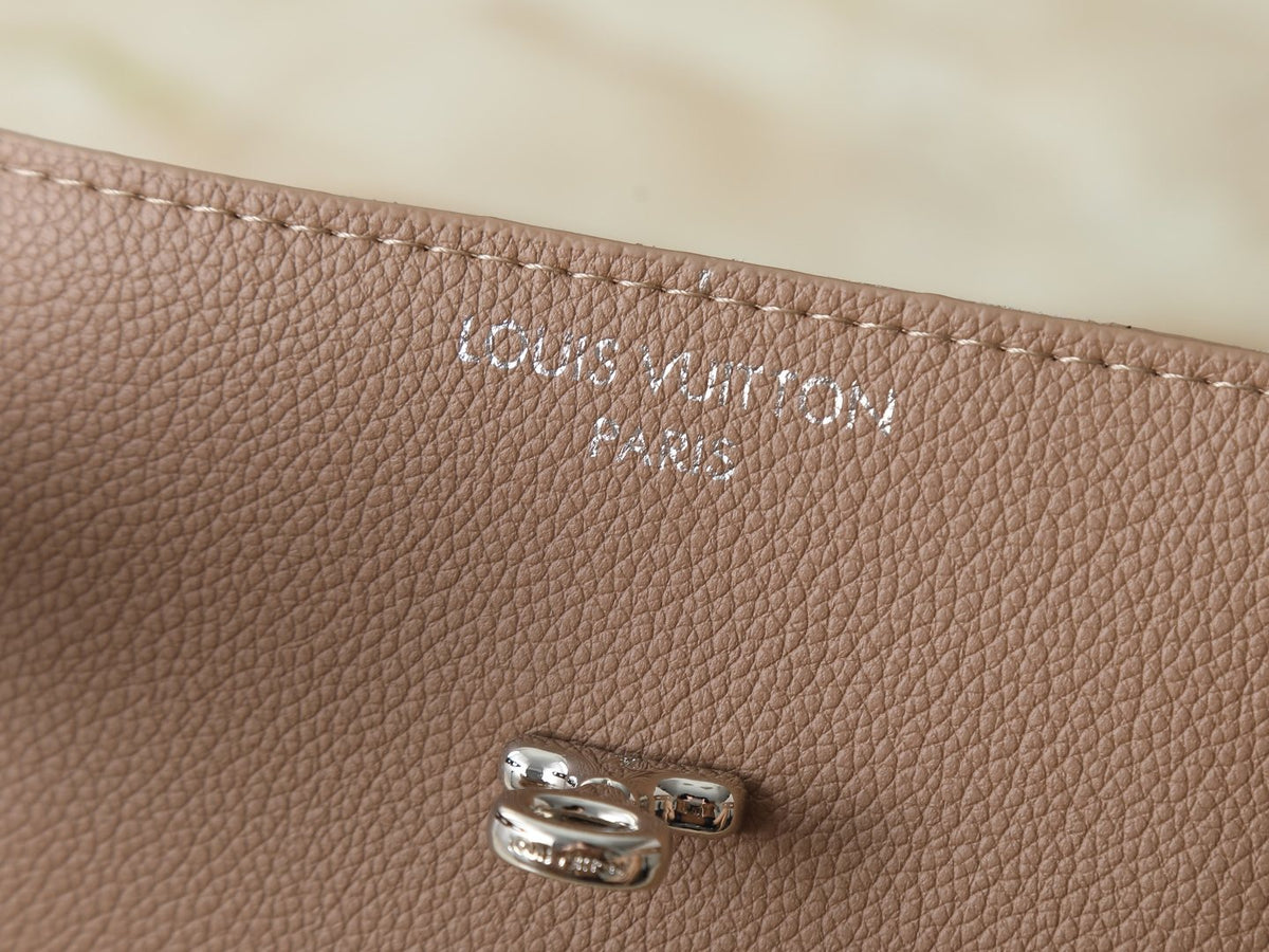 Louis Vuitton Steamer 30 Louis Vuitton Touch Leather Bag — detail