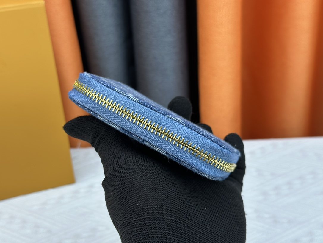 Louis Vuitton Zippy Monogram Denim Coin Purse — detail