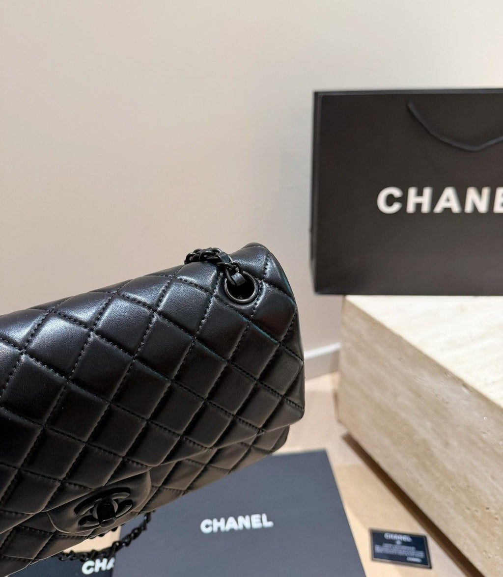 Chanel Black Diamond-Quilted Flap Shoulder Bag — detail