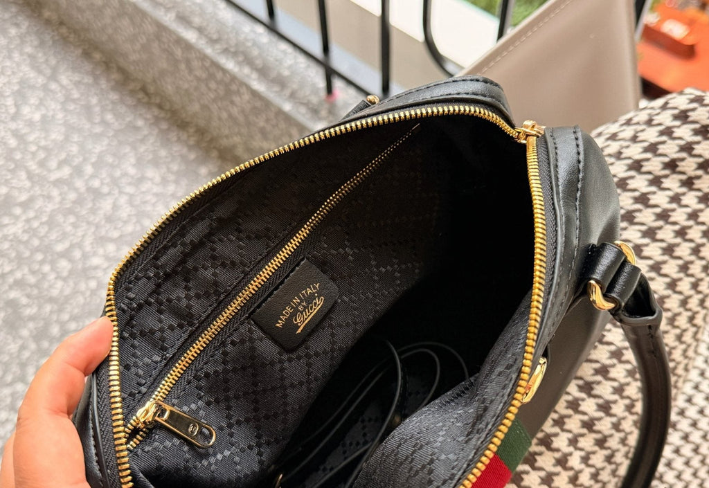 Gucci Paparazzo Striped Shoulder Bag — detail