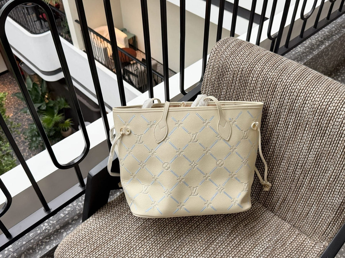 Louis Vuitton Neverfull Monogram Tote — front