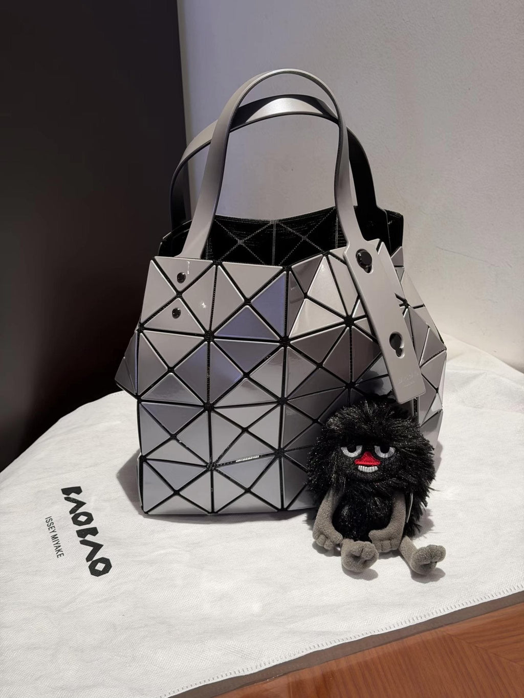 BAO BAO Carat Triangular-Panel Tote — front
