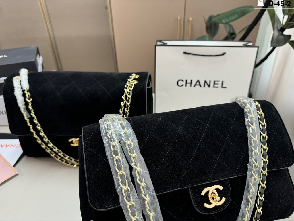 Chanel Maxi Flap Quilted Shoulder Bag — detail