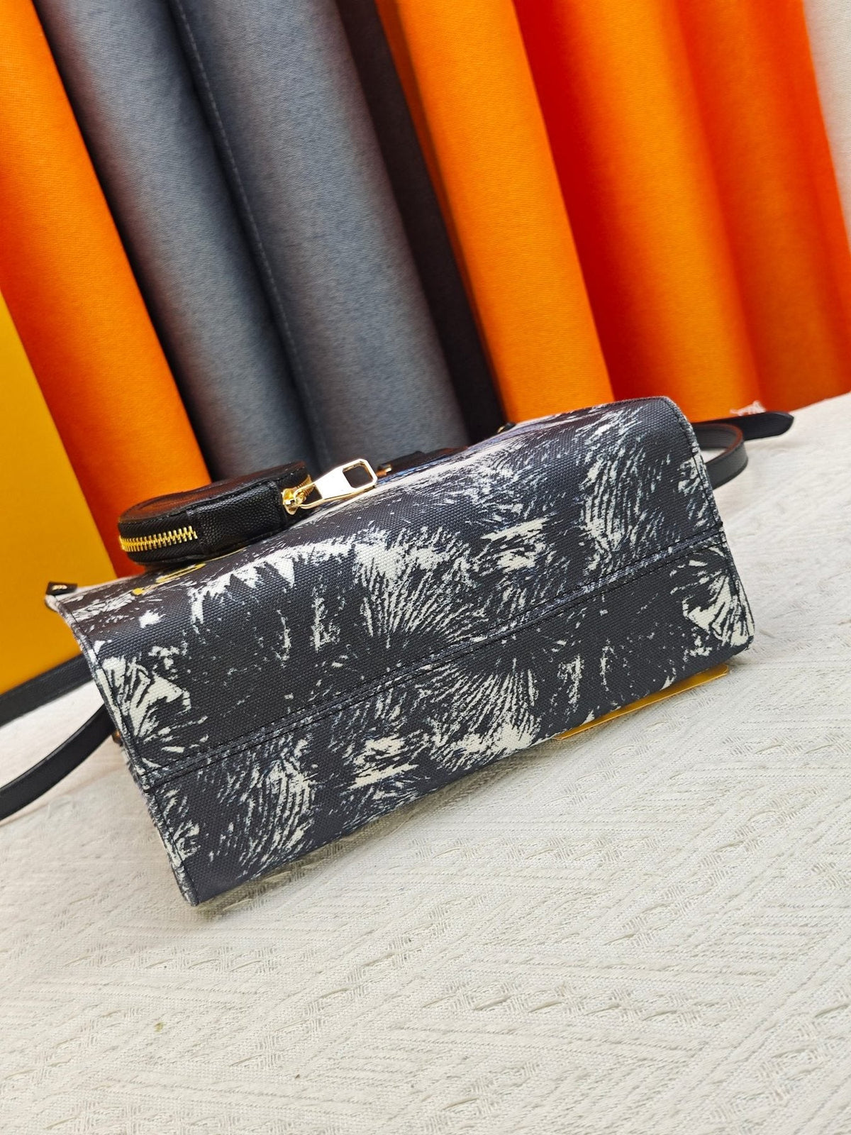Louis Vuitton OnTheGo Patterned Tote with Round Pouch — detail
