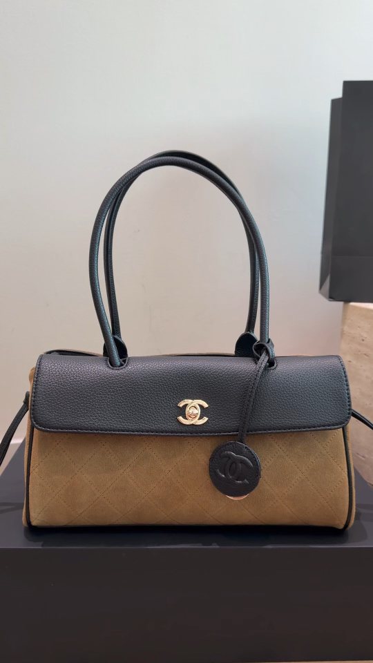 Chanel Diamond-Quilted Baguette Shoulder Bag — hero